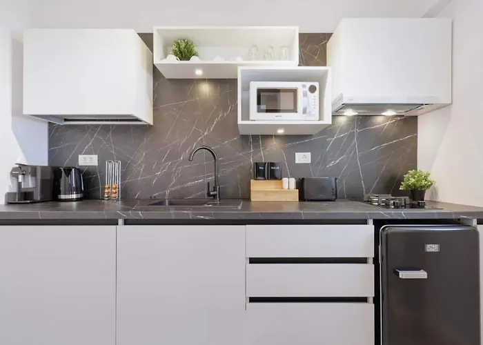 Government Deluxe By Magic Apartmanhotel 4*